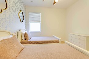 12 Mi to Disney: Home w/ Pool Access + Grill