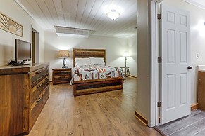 Charming Lake Hartwell Retreat w/ Game Room