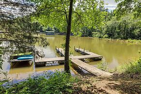 Charming Lake Hartwell Retreat w/ Game Room