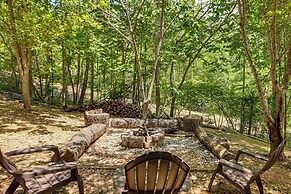 Charming Lake Hartwell Retreat w/ Game Room