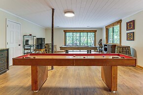 Charming Lake Hartwell Retreat w/ Game Room