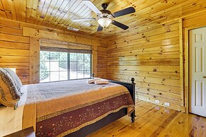 Charming Lake Hartwell Retreat w/ Game Room