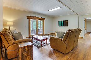 Charming Lake Hartwell Retreat w/ Game Room