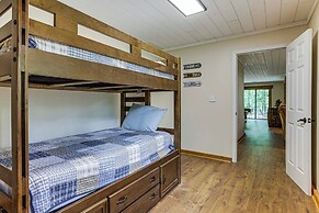 Charming Lake Hartwell Retreat w/ Game Room