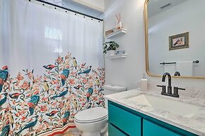 Central Gulfport Home < 1 Mi to the Beach!