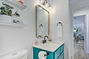 Central Gulfport Home < 1 Mi to the Beach!