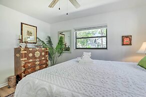 Central Gulfport Home < 1 Mi to the Beach!