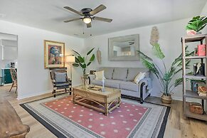 Central Gulfport Home < 1 Mi to the Beach!