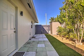 1 Mi to Deerfield Beach: Stylish Studio w/ Pool!