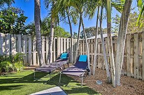 1 Mi to Deerfield Beach: Stylish Studio w/ Pool!
