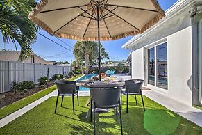 1 Mi to Deerfield Beach: Stylish Studio w/ Pool!