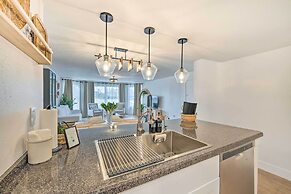 Chic Kissimmee Townhome: 4 Mi to Disney!