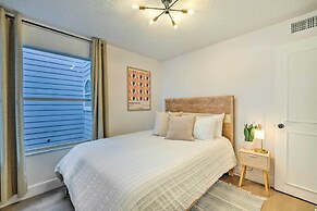 Chic Kissimmee Townhome: 4 Mi to Disney!