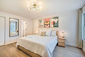 Chic Kissimmee Townhome: 4 Mi to Disney!