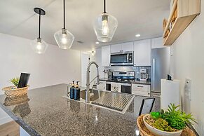 Chic Kissimmee Townhome: 4 Mi to Disney!