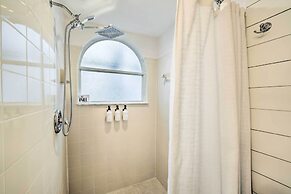 Chic Kissimmee Townhome: 4 Mi to Disney!