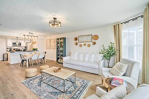 Chic Kissimmee Townhome: 4 Mi to Disney!