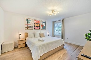 Chic Kissimmee Townhome: 4 Mi to Disney!