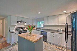 Chic House w/ Private Dock on Lake Hartwell!