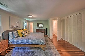 Chic House w/ Private Dock on Lake Hartwell!