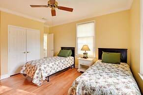 Cottage w/ Deck & Pool Access ~ 6 Mi to Beach