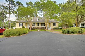 Cottage w/ Deck & Pool Access ~ 6 Mi to Beach