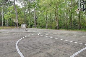 Cottage w/ Deck & Pool Access ~ 6 Mi to Beach