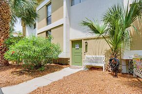 Walk to Beach: Coligny Gem w/ Community Perks!