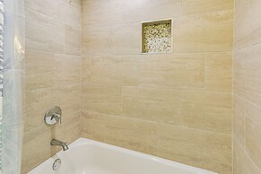 Walk to Beach: Coligny Gem w/ Community Perks!