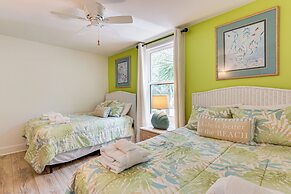 Walk to Beach: Coligny Gem w/ Community Perks!