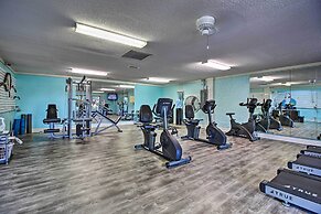 Pool, Spa & Dining: Beach Condo in Hilton Head!