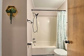 Pool, Spa & Dining: Beach Condo in Hilton Head!