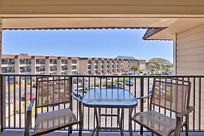 Pool, Spa & Dining: Beach Condo in Hilton Head!