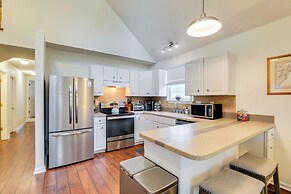 Cozy Home w/ Yard ~ 9 Mi to Dtwn Charleston!