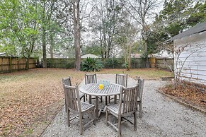 Cozy Home w/ Yard ~ 9 Mi to Dtwn Charleston!