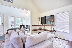 Cozy Home w/ Yard ~ 9 Mi to Dtwn Charleston!