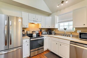 Cozy Home w/ Yard ~ 9 Mi to Dtwn Charleston!