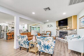 Crystal Water Escape w/ Private Outdoor Oasis