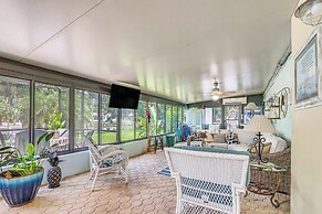 Crystal Water Escape w/ Private Outdoor Oasis