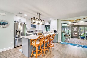 Crystal Water Escape w/ Private Outdoor Oasis