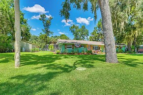Crystal Water Escape w/ Private Outdoor Oasis