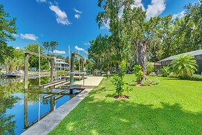 Crystal Water Escape w/ Private Outdoor Oasis
