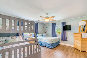 Crystal Water Escape w/ Private Outdoor Oasis