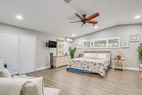 Crystal Water Escape w/ Private Outdoor Oasis