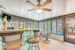 Crystal Water Escape w/ Private Outdoor Oasis