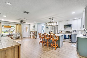 Crystal Water Escape w/ Private Outdoor Oasis