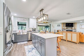 Crystal Water Escape w/ Private Outdoor Oasis