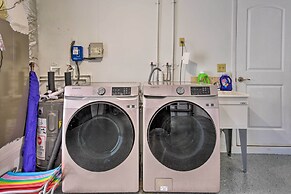 Englewood Escape w/ Screened-in Pool & Grill!