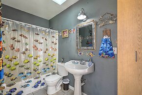 Cozy Home in Heart of Tampa w/ Lanai & Pool!