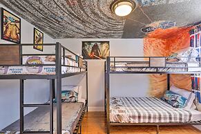 Cozy Home in Heart of Tampa w/ Lanai & Pool!